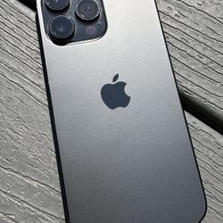 Apple iPhone 14 Pro Max (128GB) used FACTORY UNLOCKED Space Gray