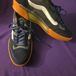Never Worn Puma  Size 9 (BOYS) 