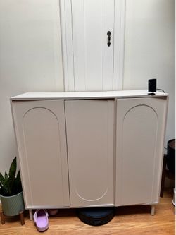 Shoe cabinet