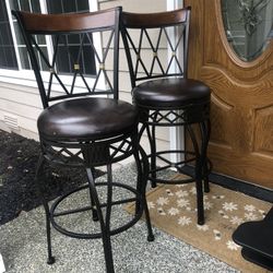 2 Bar Stools - Seats Rotate 