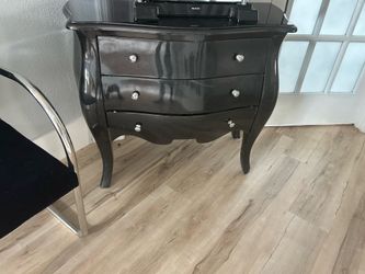 Black glossy bombshell chest with 3 drawers
