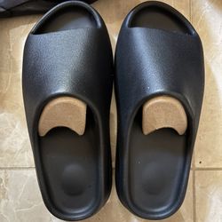 YZY YS-01 Size 10 Slides New from https://offerup.com/redirect/?o=WWVlenkuY29t