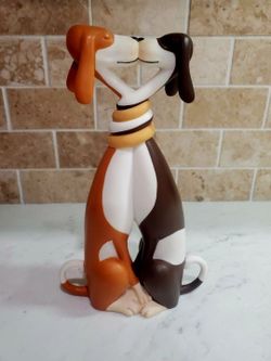 Two Ceramic Vintage Figurine. Collectable "HOT DOGS". M: 8.5"H x 6.5"W x 10"W. 
Model Collection: A3404 Kiss & Make Up - Homer & Marge.
A3400 Wrong Ag