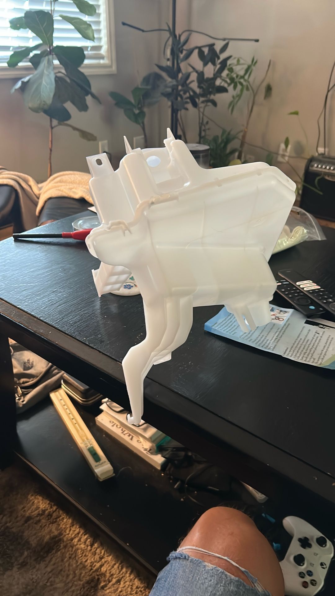2020-2025 Nissan leaf Windshield Reservoir
