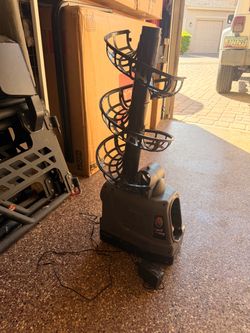 Pickleball pitching machine