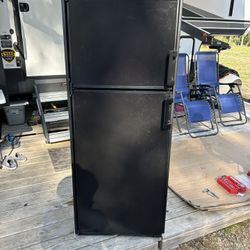 Dometic Gas/Electric Rv Fridge