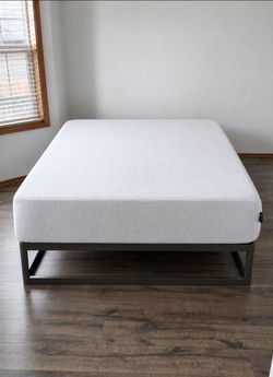 Newer Queen Zinus 12" Green Tea Memory Foam Mattress and Platform Bed Frame