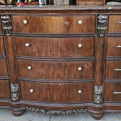 Dresser