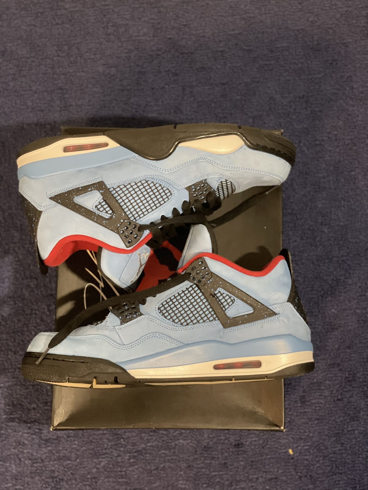 Jordan 4 Travis Scott