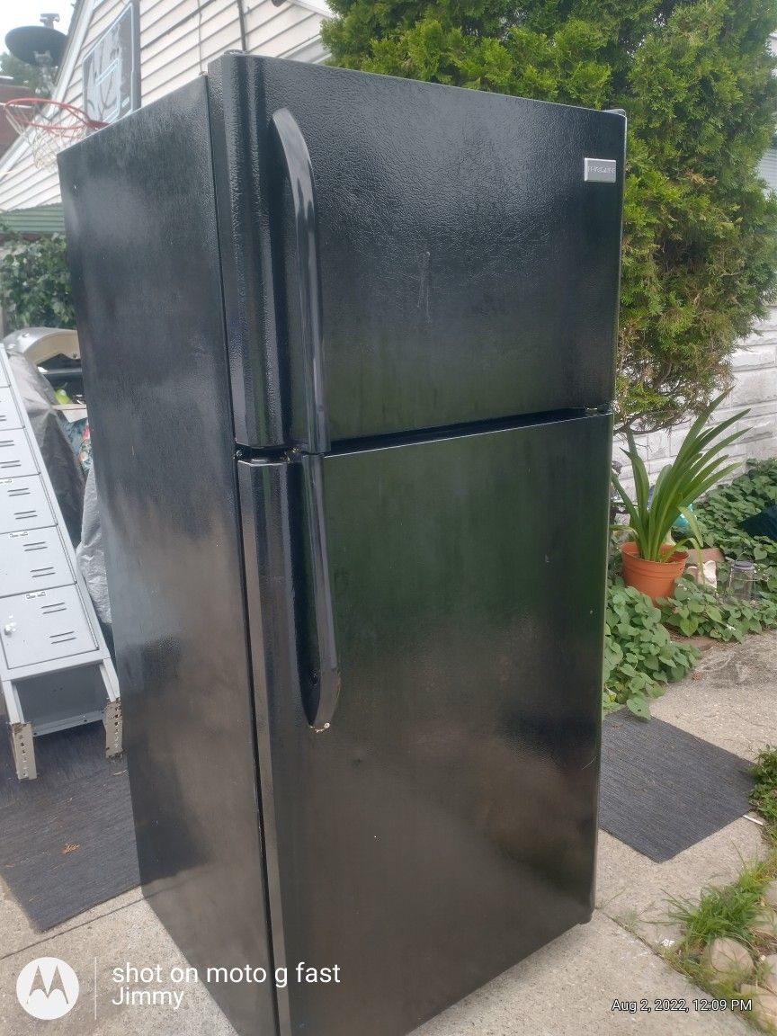 Frigidaire Top Freezer Refrigerator