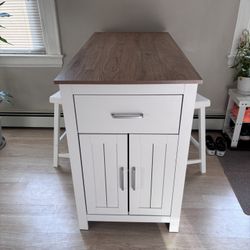 Kitchen Island with stools