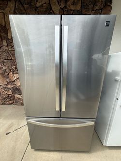 Kenmore 36” fridge.  Looks nice and works great $400