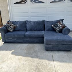 Blue 2 pc sectional with chaise (Delivery available)