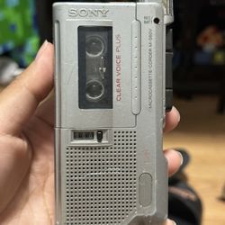 Sony M-560V Microcassette Voice Recorder. 