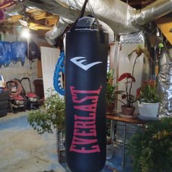 Punching bag with 2 unused hand wraps 
