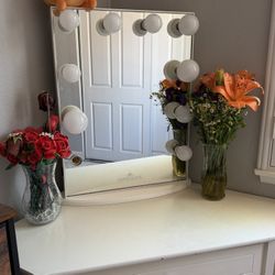 Vanity Desk With Mirror