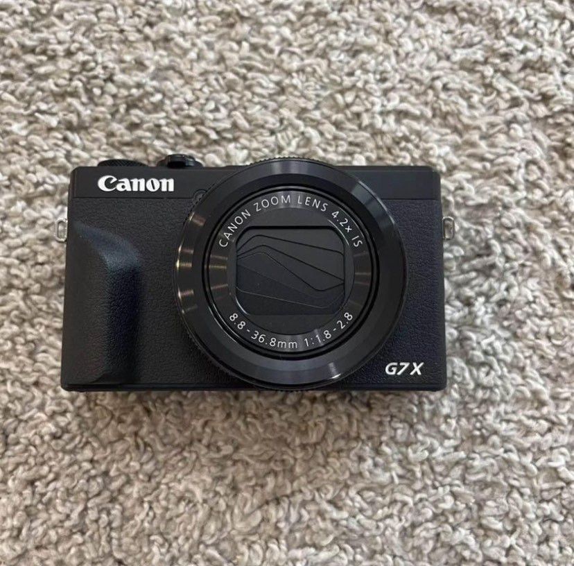 Canon Powershot G7X Mark iii W/ Charger + Batteries