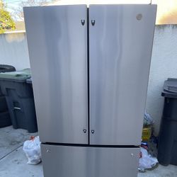 GE Refrigerator Wide French