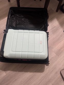 Medium suitcase
