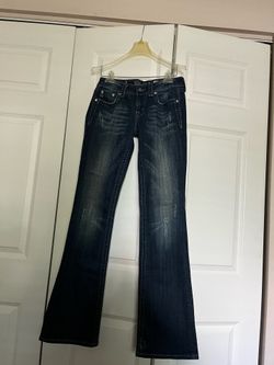 It’s very good jeans for women’s the size is 28