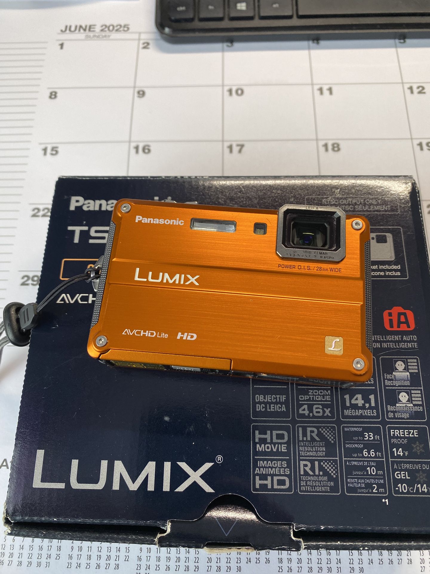 Panasonic Lumix DMC-TS2 | 14MP, Waterproof Digicam -- EXCELLENT! Bat+SD