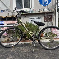 Raleigh Venture 3.0 Comfort Hybrid Bike 21-Speed 26” Wheels