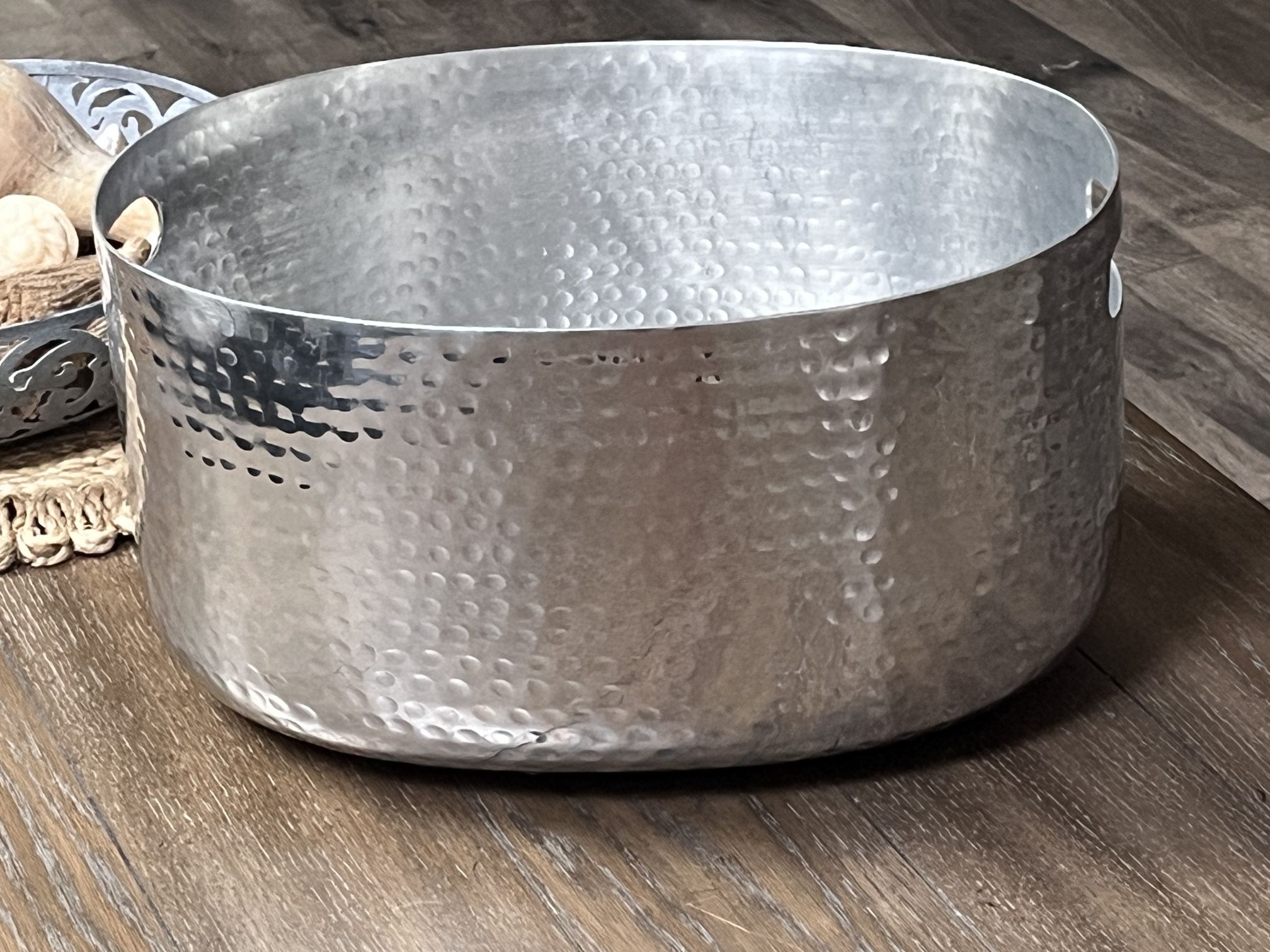 SILVER METALLIC ALUMINUM BEVERAGE TUB with HAMMERED FINISH - 4.06 gal - New w/o tags