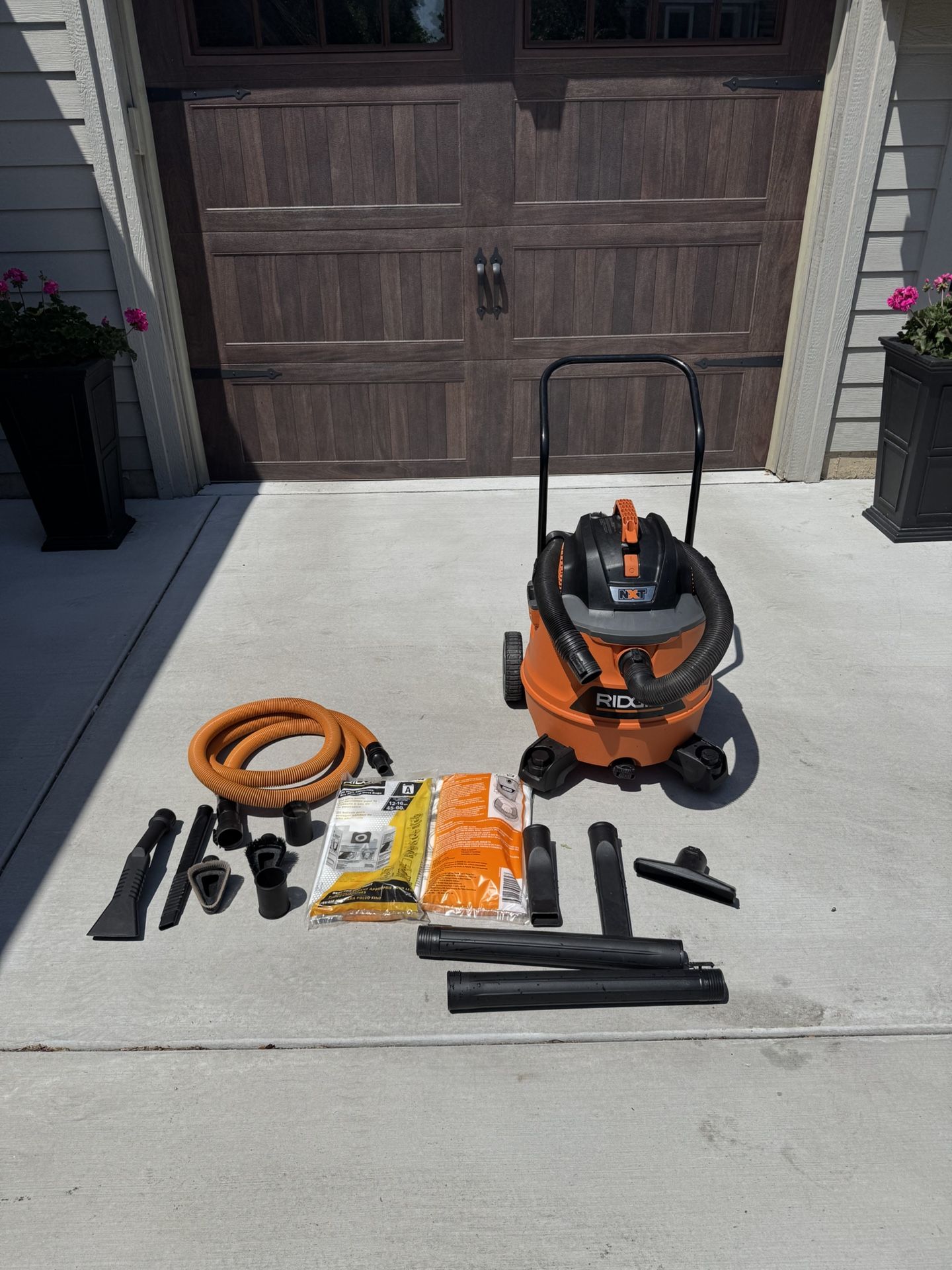 RIDGID 16gal NXT Shop Vac With Car Kit And Dust Bags