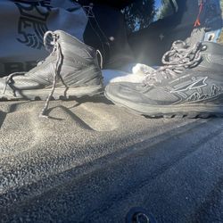 ALTRA Lone peak 4’s: Size 10.5/ Men’s
