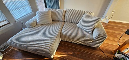 Ashley Lindyn Ivory Sectional and Oversized Chair