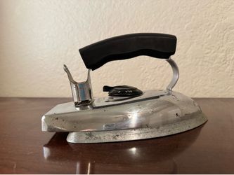 Vintage 1950s Dominion Electric Iron