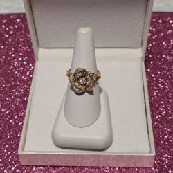 18K Yellow Gold White Diamond Rose Shaped Ring