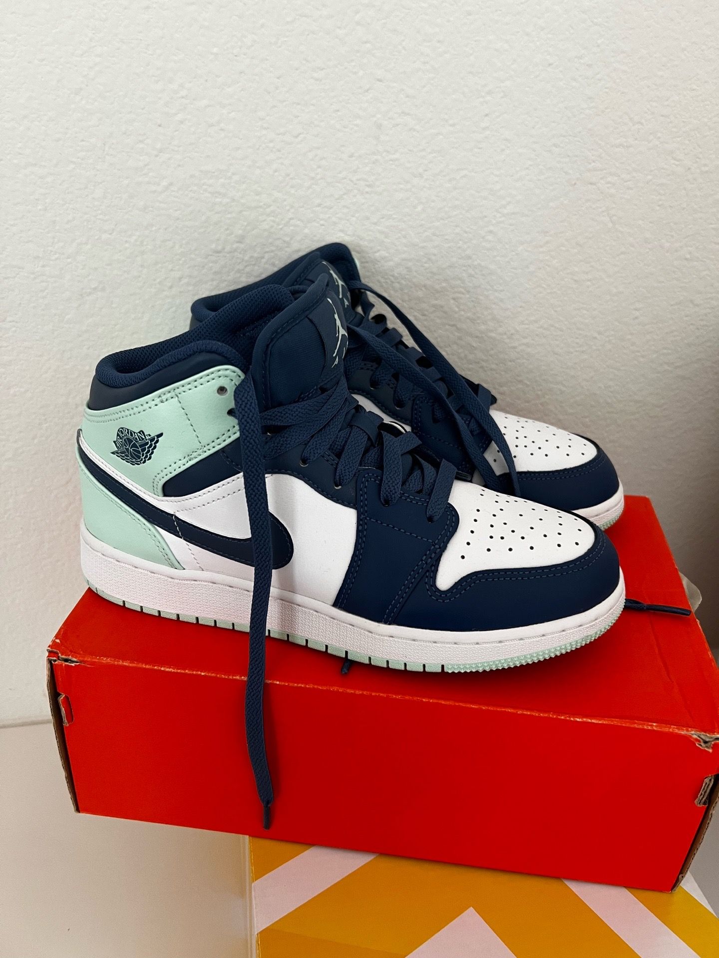 Jordan 1 Mid Mystic Blue Mint Size US 6Y