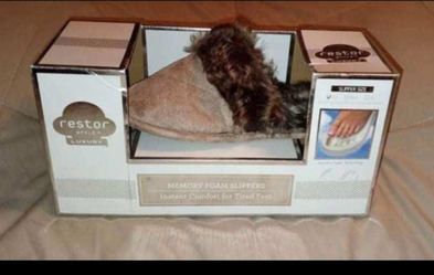 NEW slippers memory foam size small (fits men's 6-7 or women's 7-8) $10 FIRM
