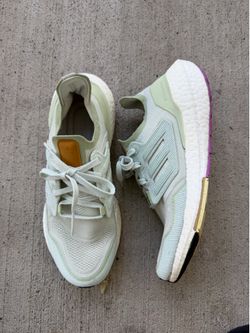 Adidas UltraBoost 22 GY7285 "Metal Grey Linen Green" Womens Size 8.5 Running