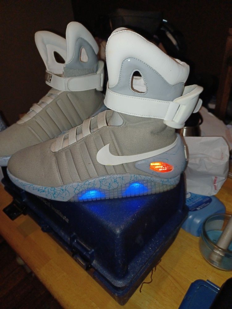 Universal Studios Back To The Future NIKE AIR MAGS