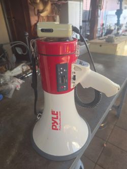 Megaphone with siren alarm