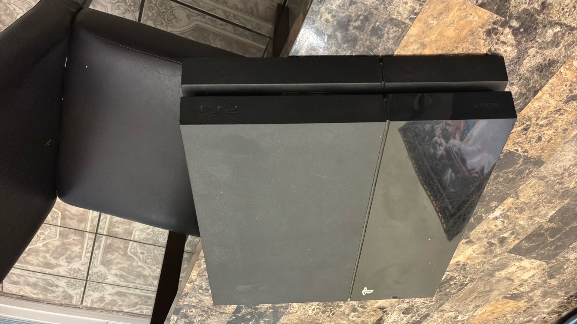 PS4 Slightly Used Has Red Dead Redemption 2