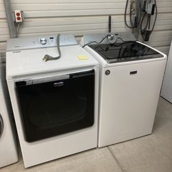 Nice Maytag Washer & Electric Dryer Matching Set. XL Capacity