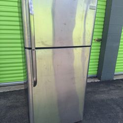 Frigidaire  30"W  Stainless Steel Refrigerator  Top Freezer 