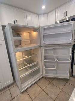 White Top-Freezer Refrigerator / Fridge