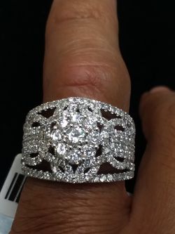 14k Ring white gold women 7.27 grams 2.02ct vvs diamonds