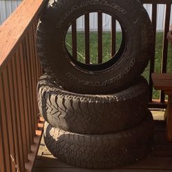 3 Médium-wear LT255/75R16 Wrangler Goodyear tires