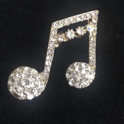 Music note brooch