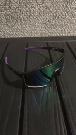 Purple polarized glasses