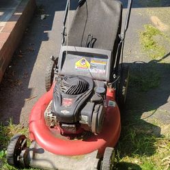 Lawn Mower - Yard Machines 550EX (Working)