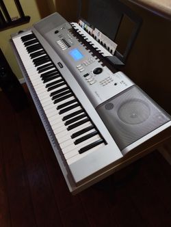 Yamaha Portable Grand DGX-230