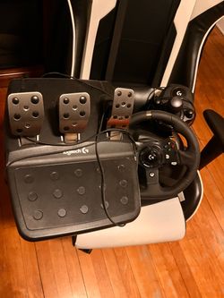 Logitech G920 Racing Wheel with Pedals and shifter
