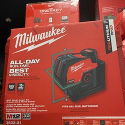Milwaukee M12 12-Volt Lithium-Ion Cordless Green 125 ft. Cross Line and Plumb Points Laser Level Kit with 3.0 Ah Battery