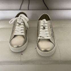 Isaac Mizrahi Girls Shoes - Size 7.5 (Silver)